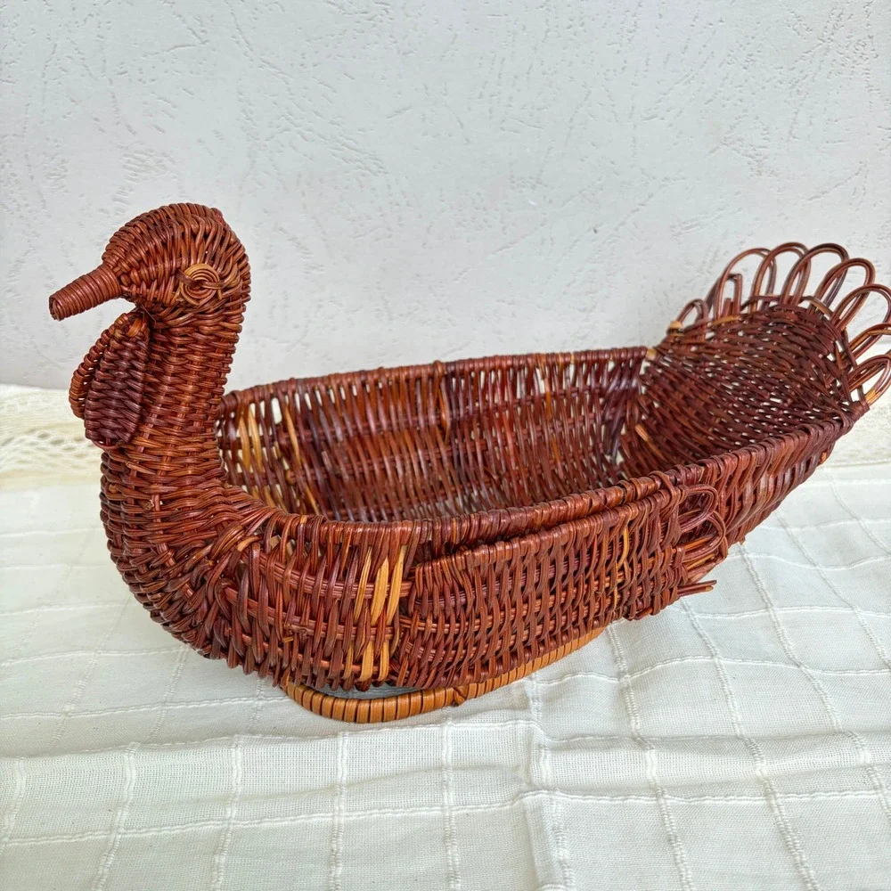 Vintage Woven Wicker Turkey Basket Thanksgiving Fall Harvest Centerpiece Brown